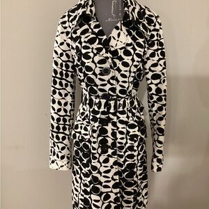 Mexx Classic Black & White Patterned Trench coat with belt. Size 6
